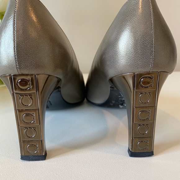 Ferragamo High Heeled Gold Shoes - Picture 3 of 8